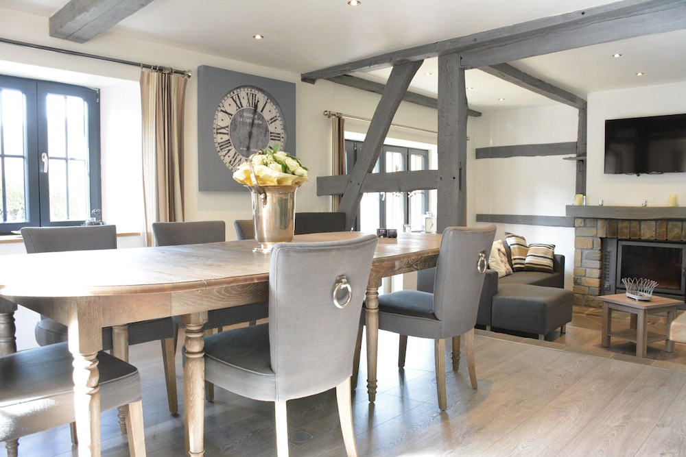 Villa in Stavelot With Lake View and Jacuzzi