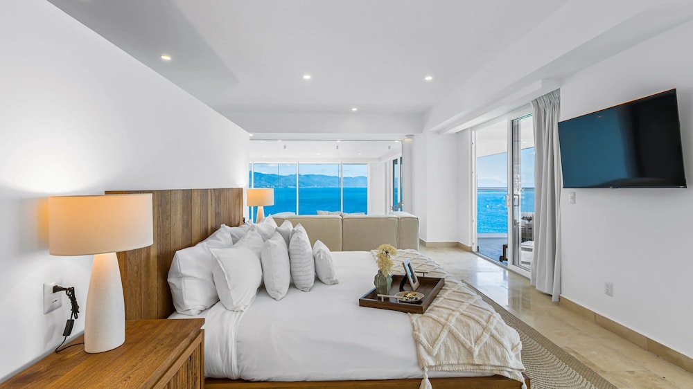 Beachfront Luxury 4BR Penthouse With Incredible Ocean Views