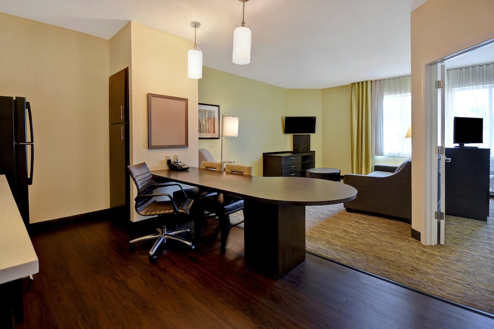 Candlewood Suites St. Clairsville by IHG