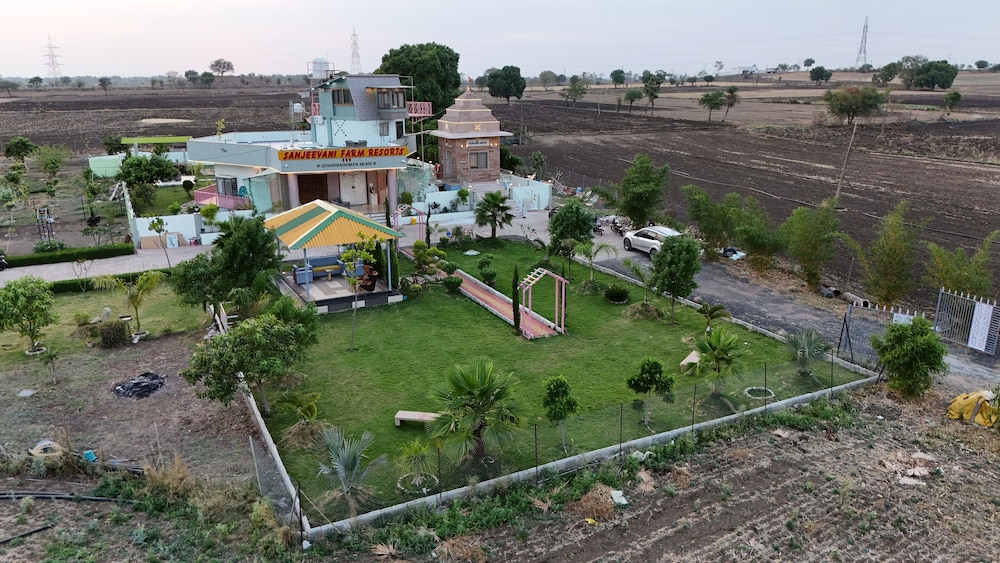 Sanjeevani Farms, Bhopal : A Luxury 5 Bedroom Private Pool Villa