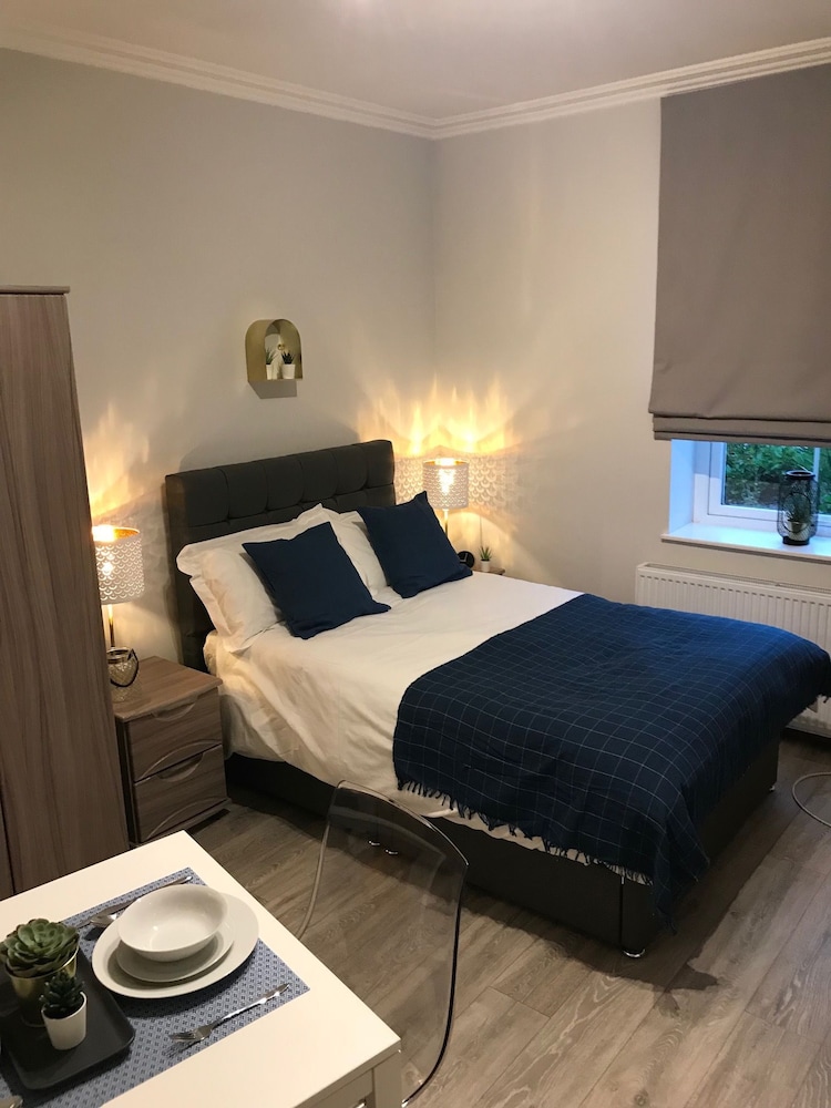Flat 1 Helena House, 1-bed, Sleeps 2, Garden view 2