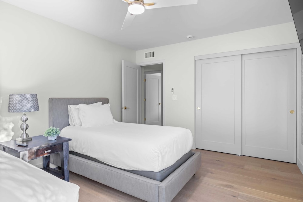 El Dorado by Avantstay Luxe 4BR w/ Pool, Putting Green, Fireplace Near Kierland