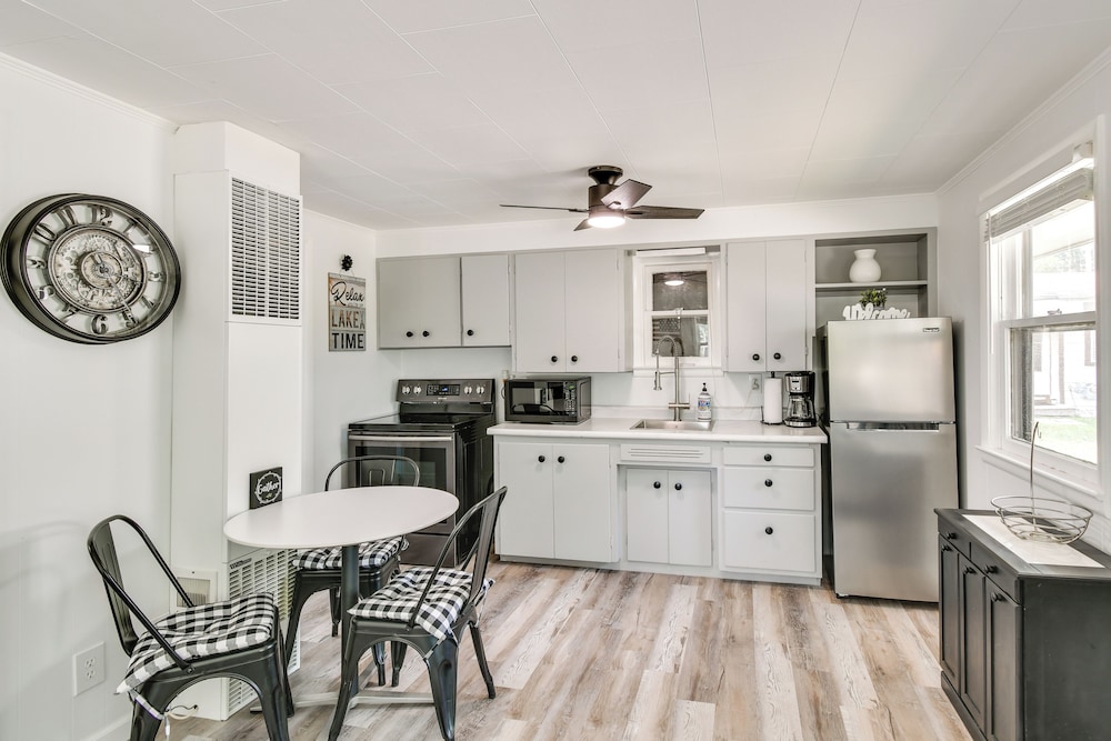 Steps to Water + Boating: Houghton Lake Retreat