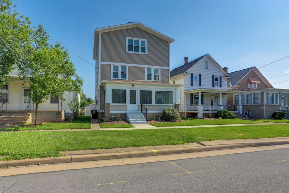 Walk to Lake Erie: Spacious Home in Sandusky!