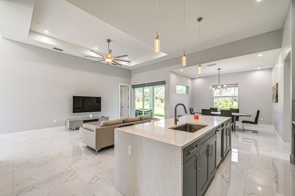 Pets Welcome - Home on 2.5 Acres in Naples!