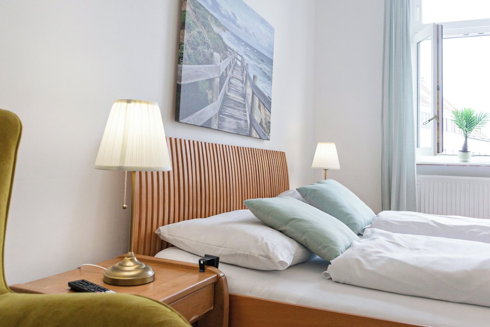 Elegant Room Shared Apt Heart of Vienna
