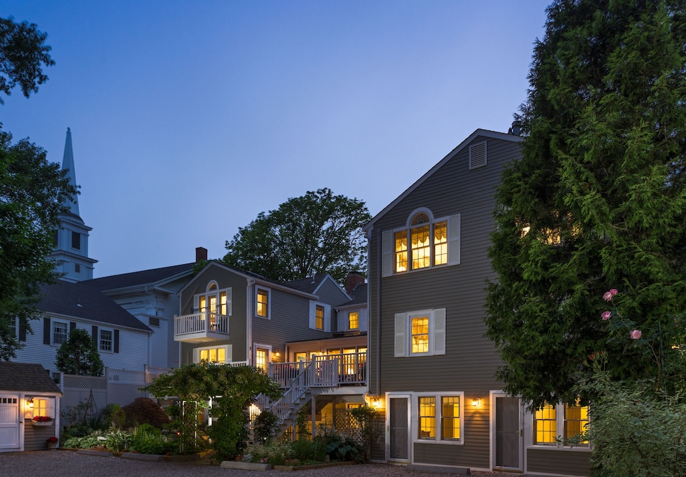 Old Harbor Inn