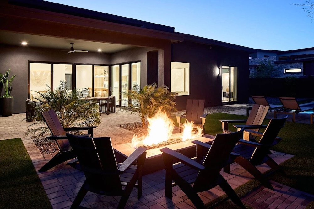 Luxe - Solstice Retreat - Heated Pools - 2 Homes