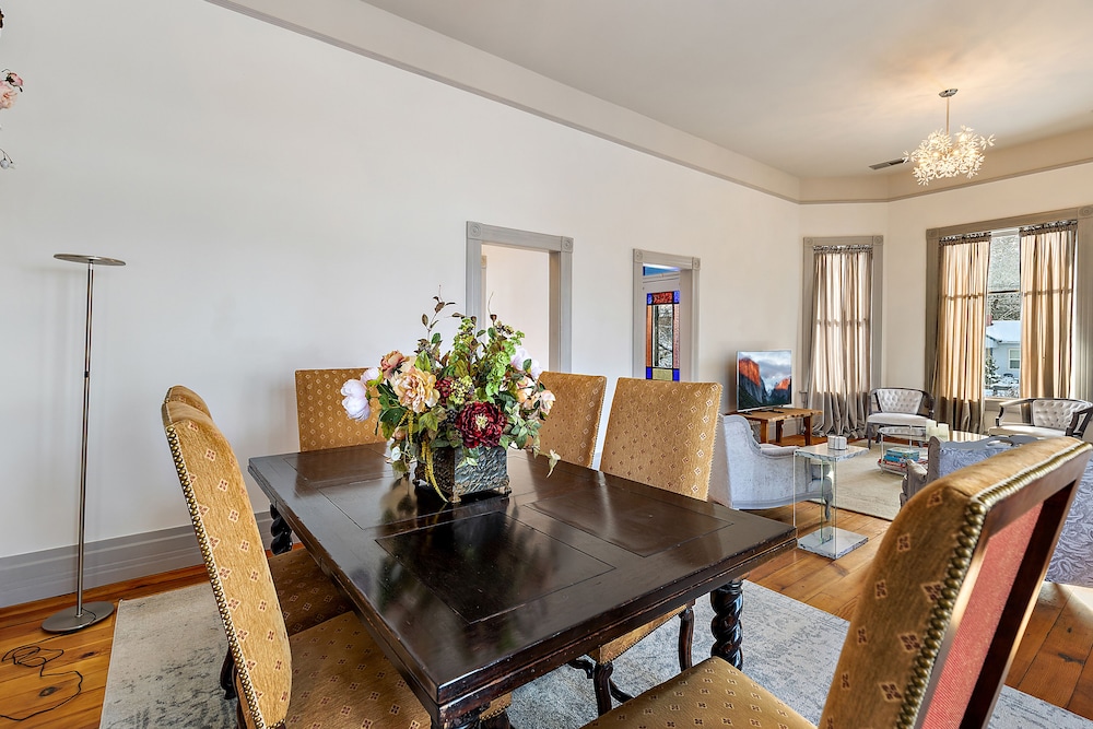 Ashland Vacations - Barclay Klum House by WanderLodges - Property Image 8