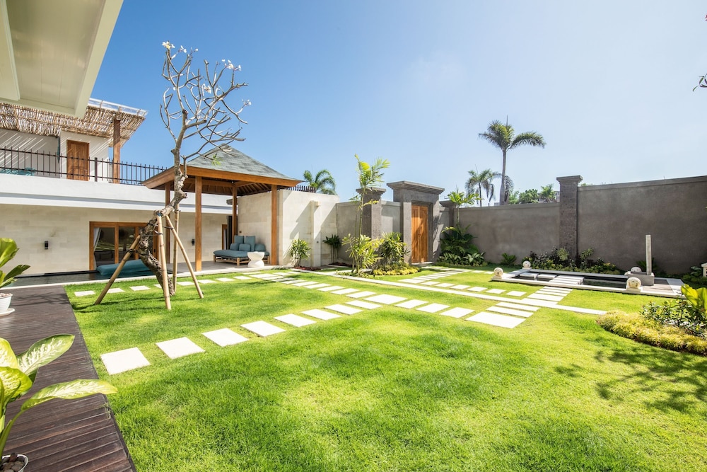 Breeze Opulent 6 BR in With Ocean View 5 Mins to Savaya