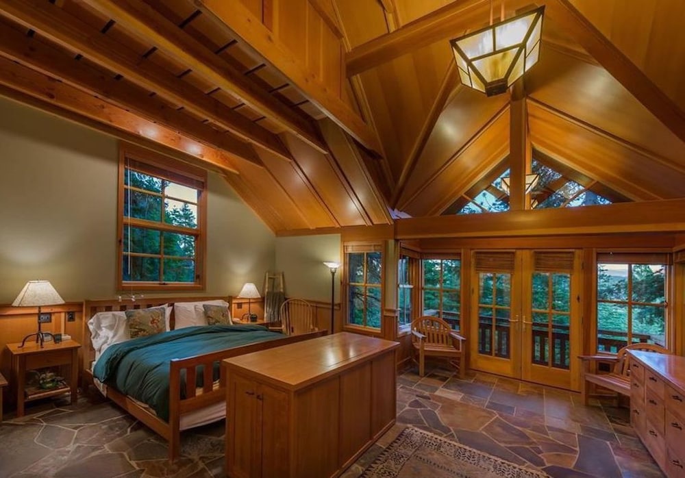 Luxury Northstar Palace w/ Hot Tub & Games view 3