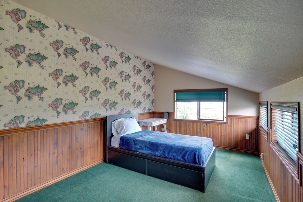 Pet-friendly Auburn Home on 3 Acres