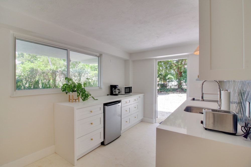 Walk to Beach: Tavernier Apartment w/ Patio!