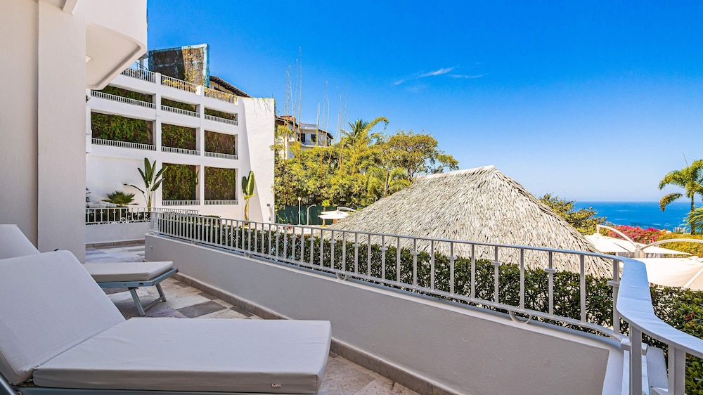 HOLT Grand Miramar Residences