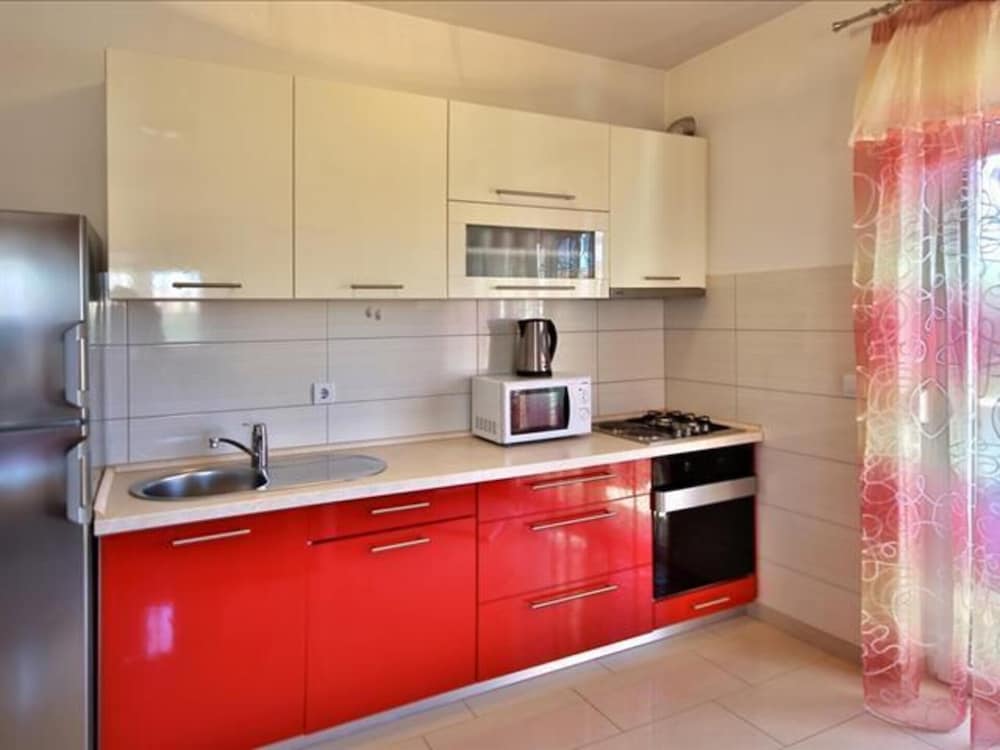 Charming 2-bed Apartment in Srima With sea View view 4