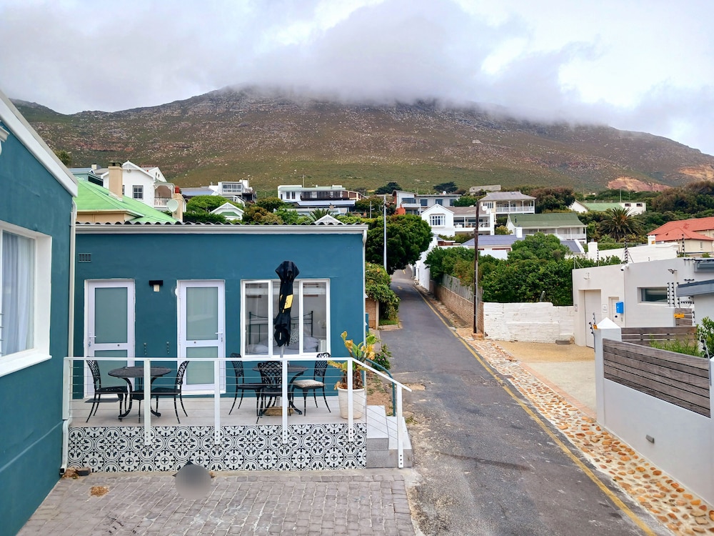 Boulders Beach Hotel, Cafe and Curio