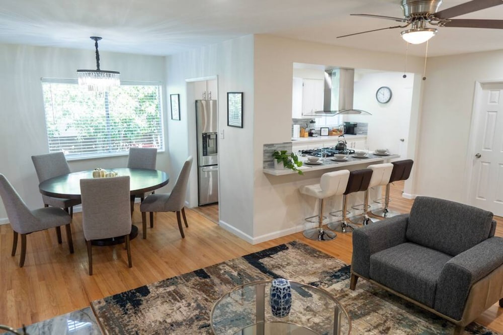 Disneyland Renovated 3BR Fullerton House w Garage Fenced Yard p56