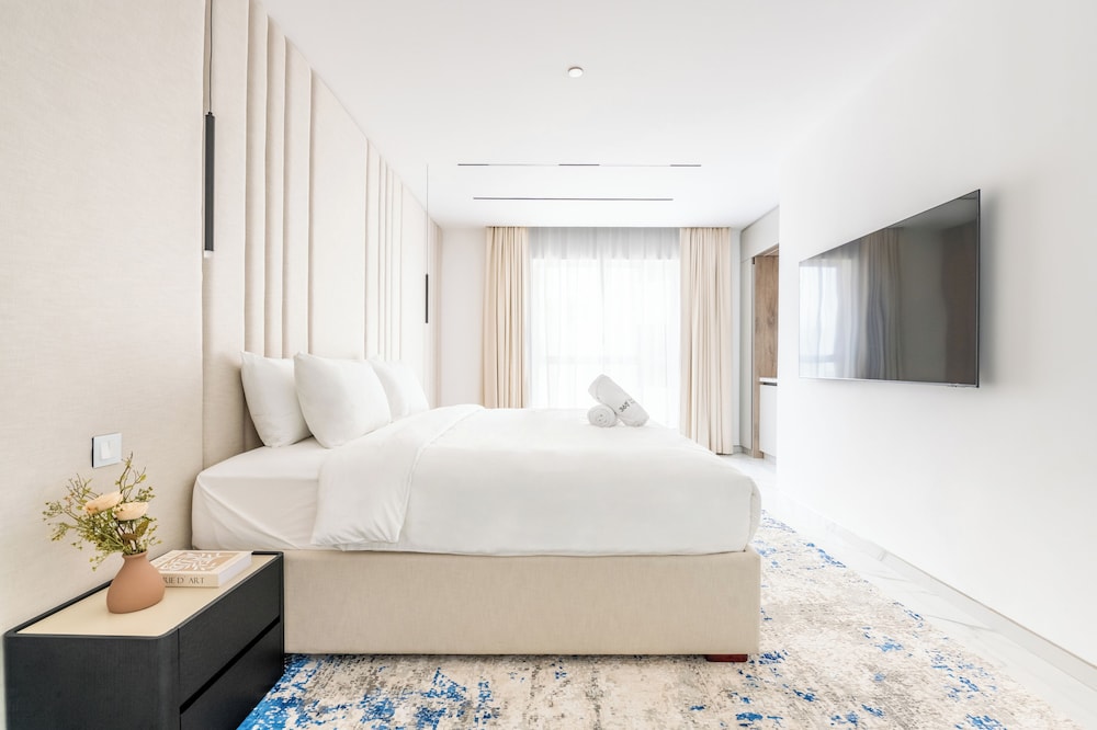 Seaside Elegance - Luxury 3-BR in JBR