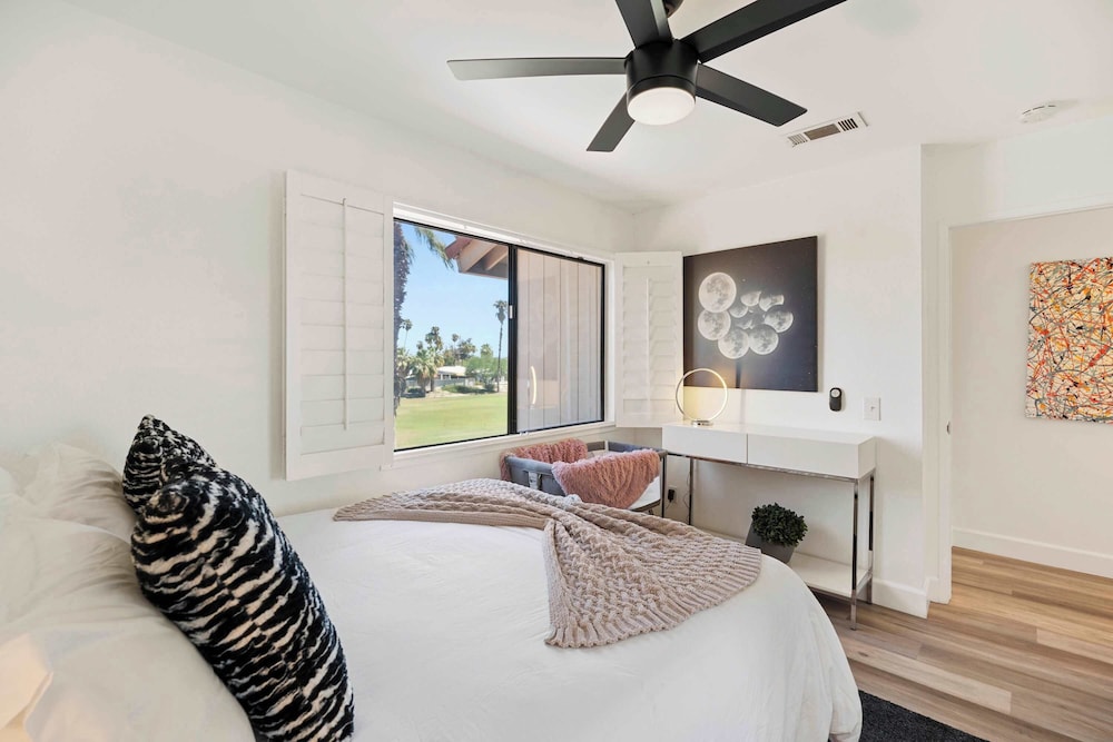 The 14th Fairway Delight 4Bd W/community Pool!