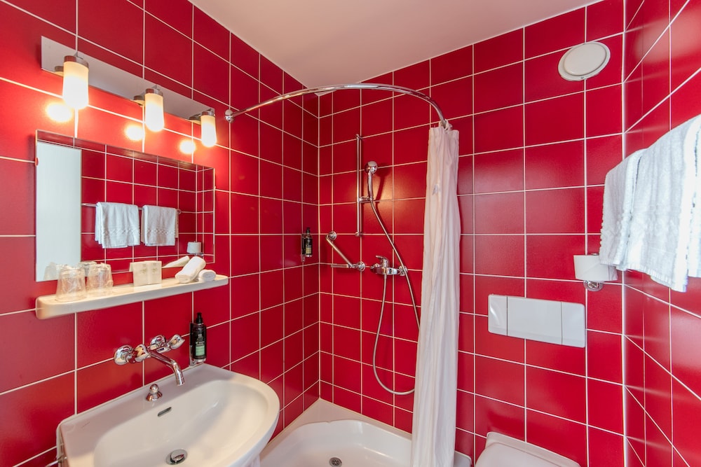 Montreux Vacations - Hotel Bon Port - Property Image 1