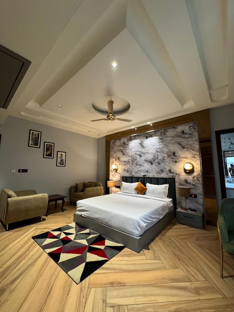 Ranveer Hotel and Restaurant