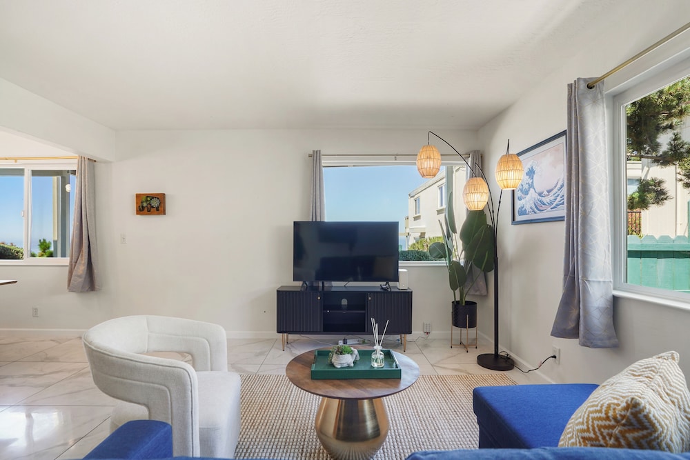 Charming 2BR Ocean Getaway in Pacifica