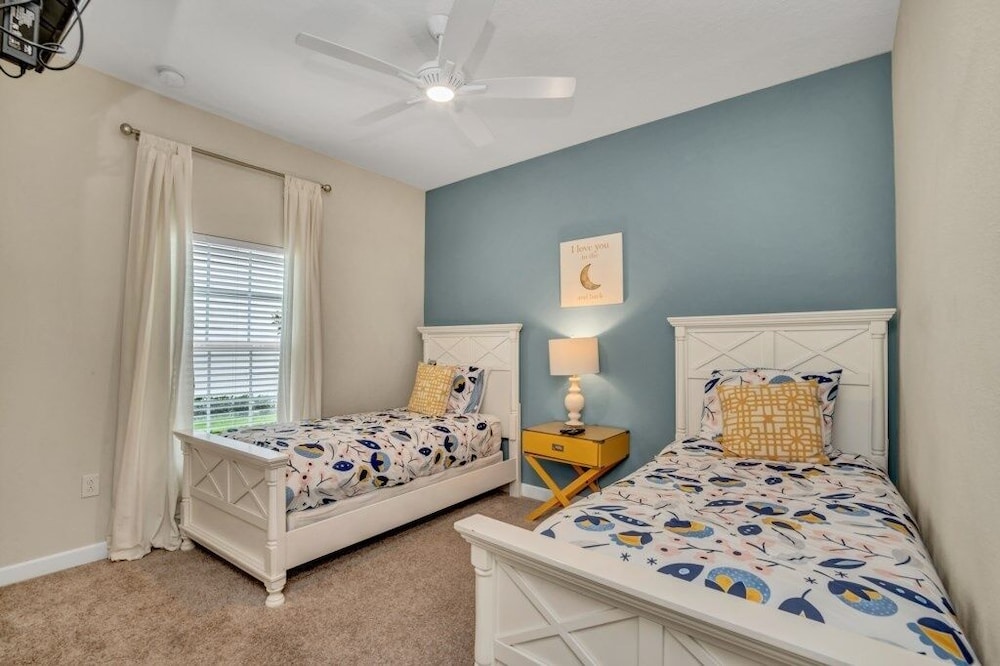 Amazing Story Lake Town Home Sleeps 11 5 Bedroom Townhouse by Redawning - Image 3