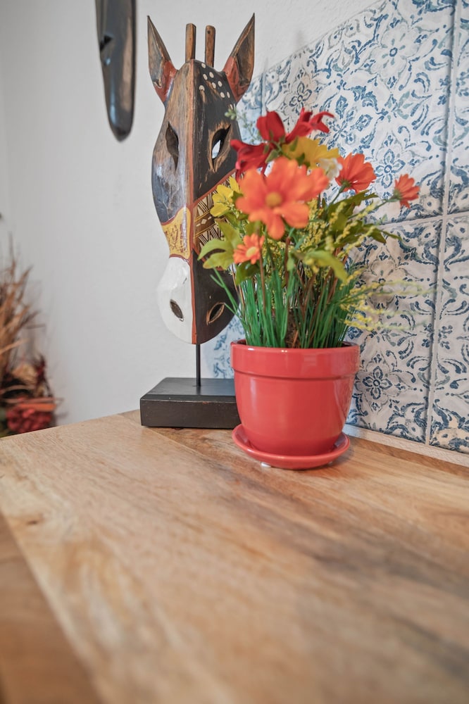Cozy Spacious Allergy Friendly Retreat - 4BR
