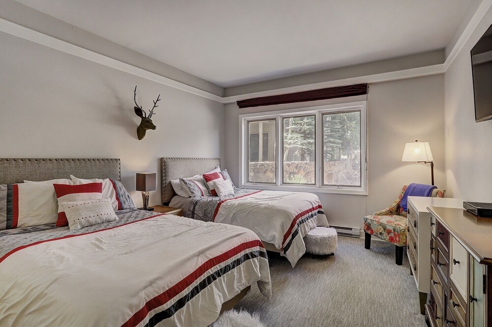 2721 Chateaux DMont by RedAwning