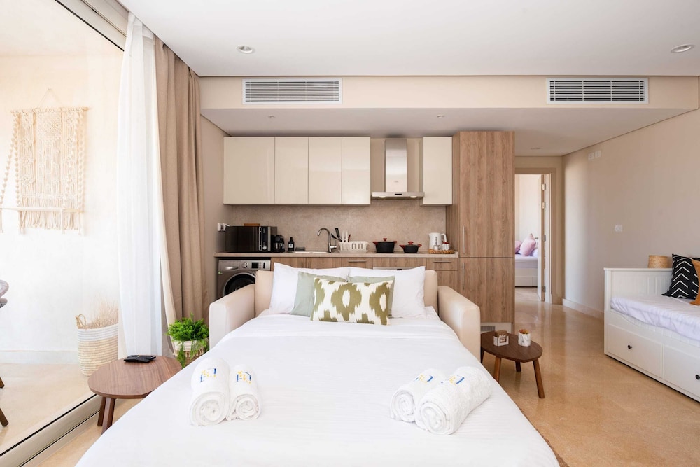 Xuru Stays I Sparky & Summery 2 BDR @ Mangroovy Free Beach & Pool Access