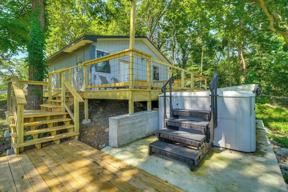 Waterfront Hot Tub - Luxe Home on Grand Lake!