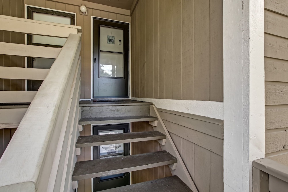 Amelia Landings 9f 2 Bedroom Condo