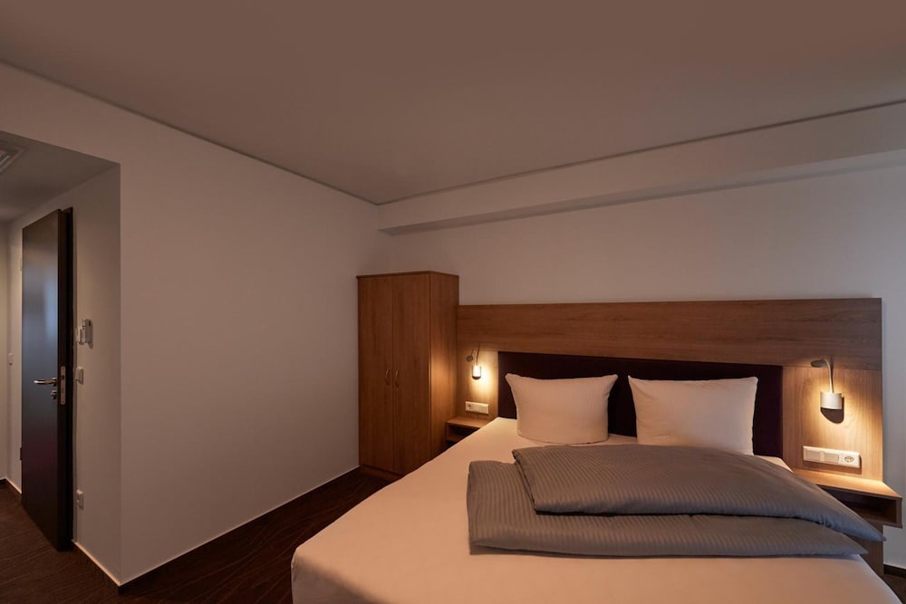 Berlin Vacations - HOTEL NEW IN - Ingolstadt - Gaimersheim - Property Image 39