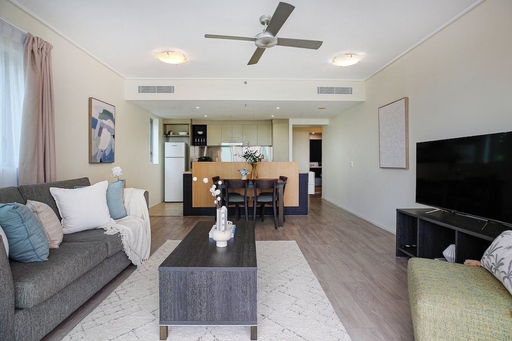 Apartment in the City with Pool and BBQ