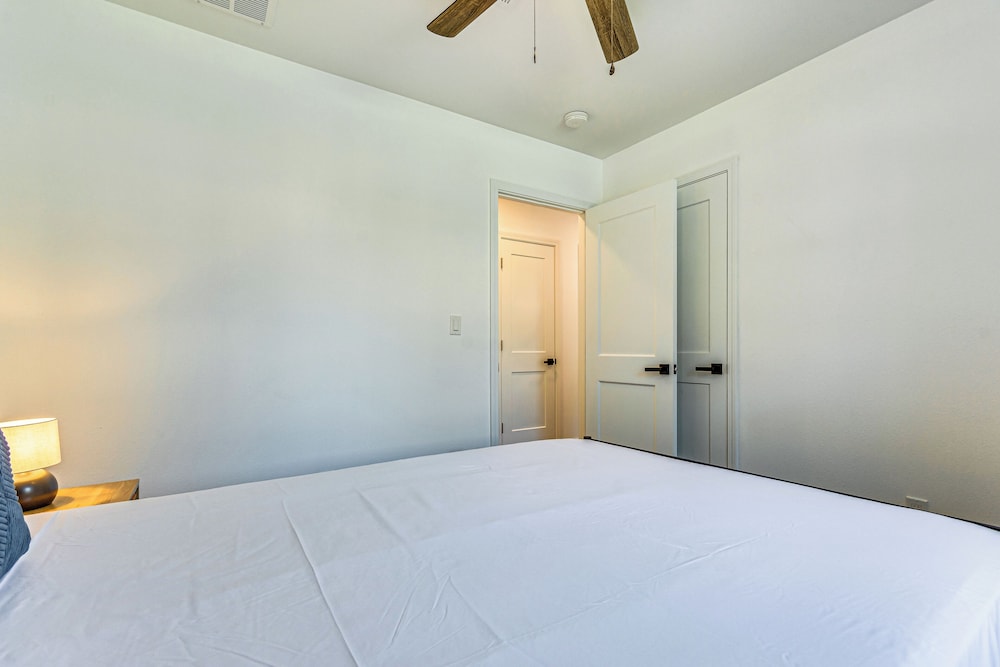 < 1 Mi to Downtown Pensacola: Quiet Home w/ Yard
