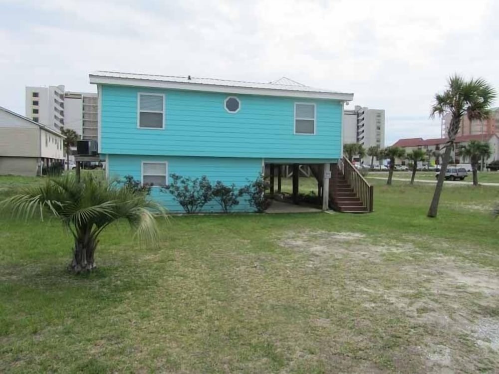 West Beach  3 Bedroom Cottage by RedAwning