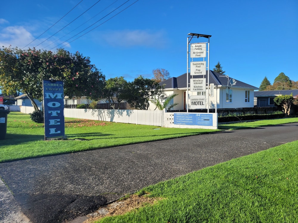 Garden Court Motel & Backpakers