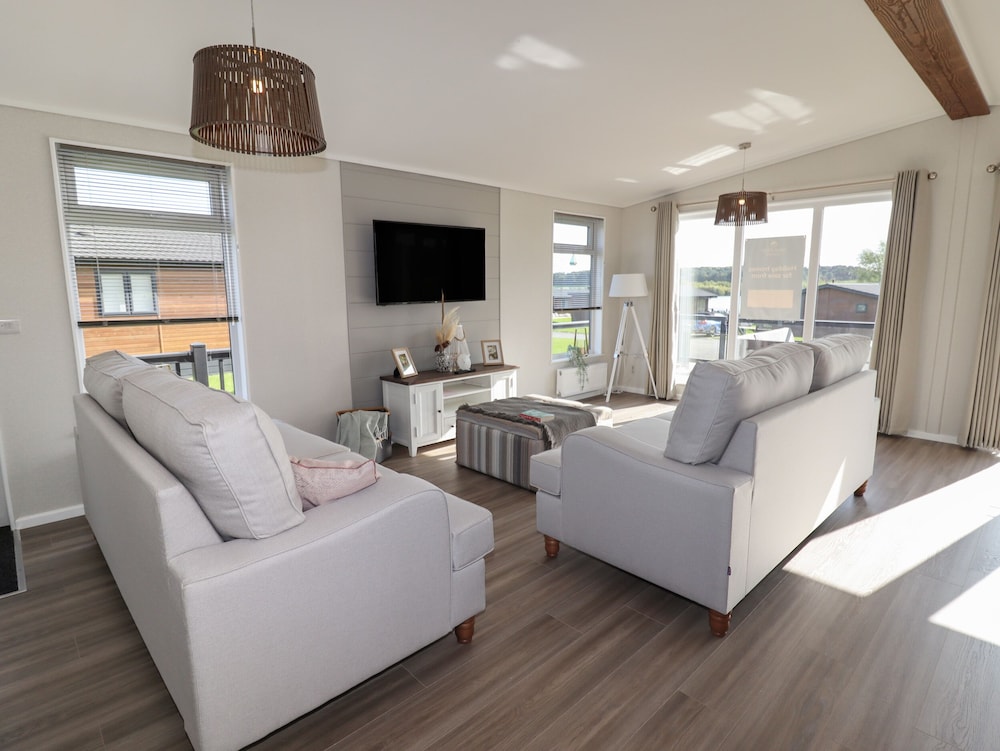 35 Delamere Point