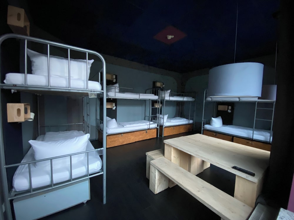 Singer109 Hostel