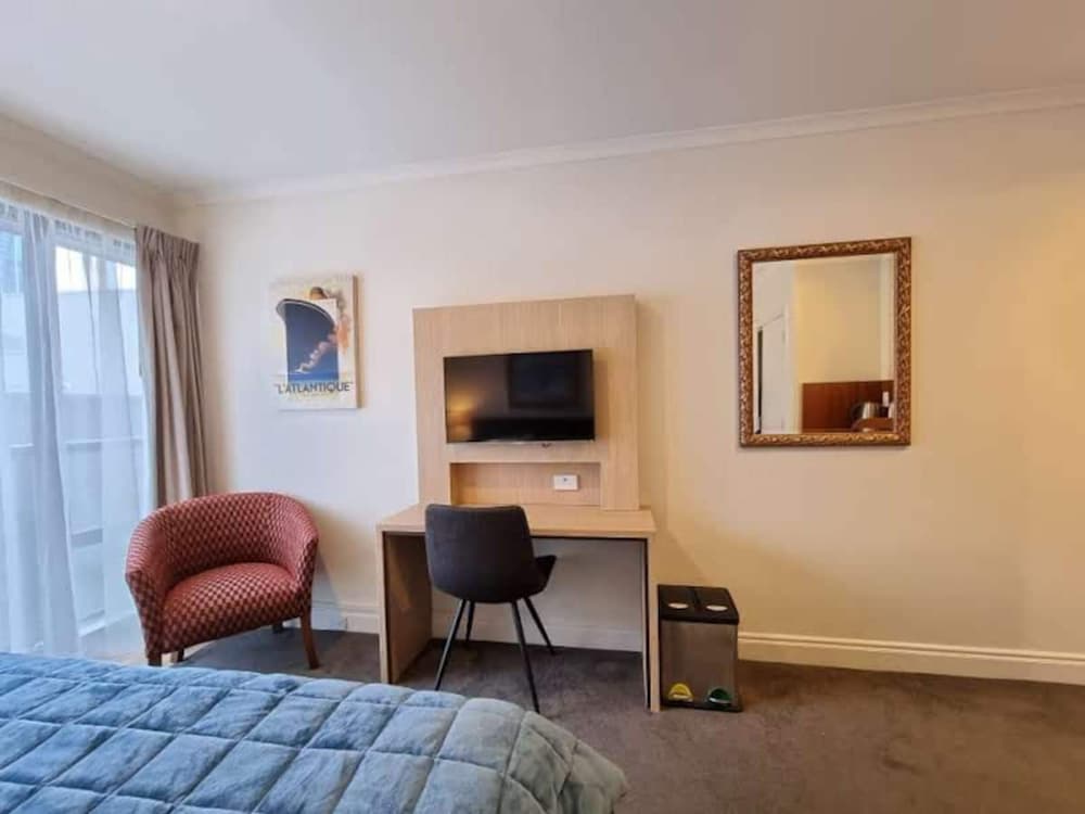 Chic CBD Studio-Aircon-Wifi -Heated Pool view 4