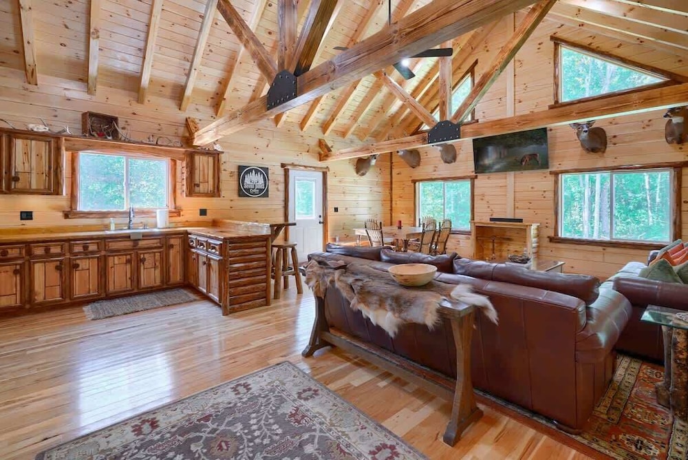 Seven Pines Cabin - Secluded in Hocking Hills