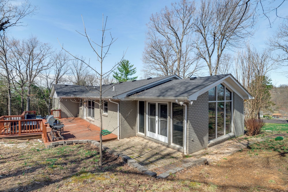 4 Mi to Wku: Hilltopper's Hideaway w/ Grills!