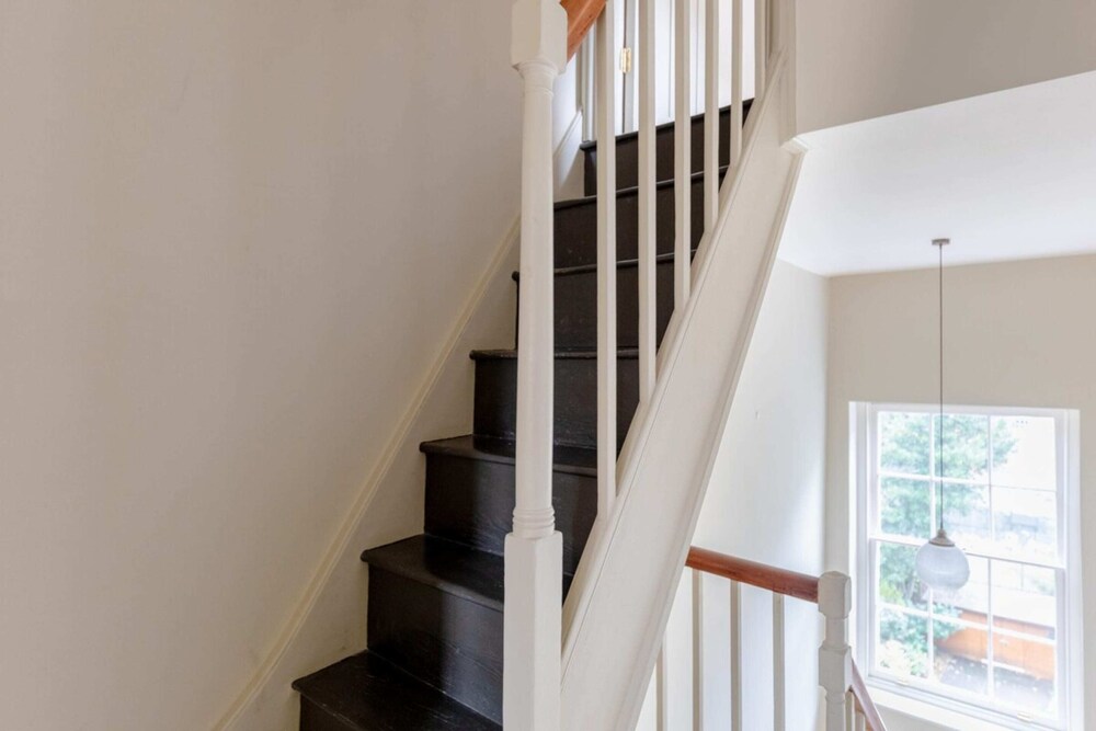 Spacious & Elegant 2BD Victorian Flat - Islington!