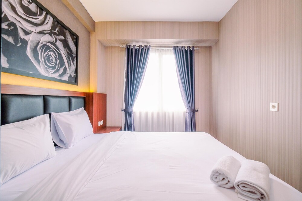 Modern Look 2BR at 28th Floor Podomoro Golf View Apartment