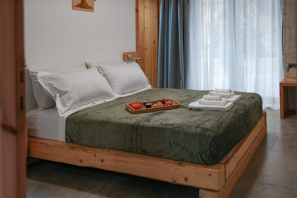 Oliva Emerald Eco - Secluded Off-grid Vineyard Villa