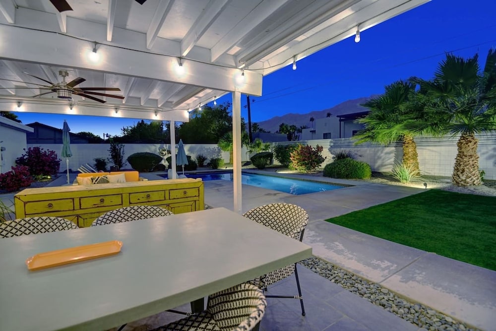 Biskra by Avantstay Classic Palm Springs Getaway W Outdoor Living Pool Permit 4869