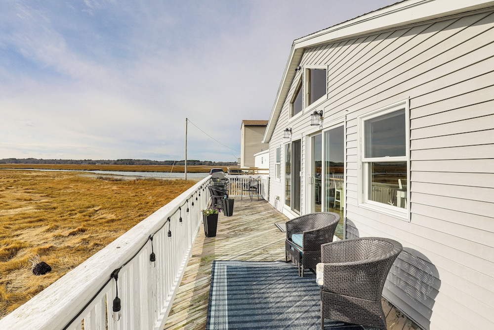 Walk to Beach: Water-view Seabrook Sanctuary