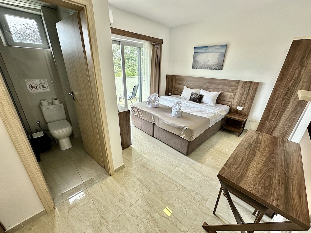 Guest House West Gate