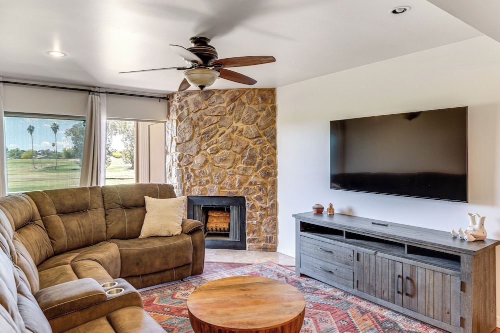 Golf Views & Pool Access: Central Scottsdale Condo