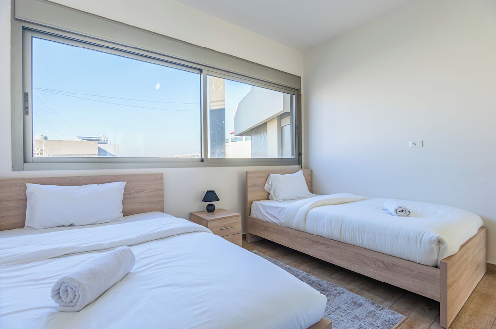 Elevate - Sleek 2-BR Apt by Santa Maria, Jal el Dib